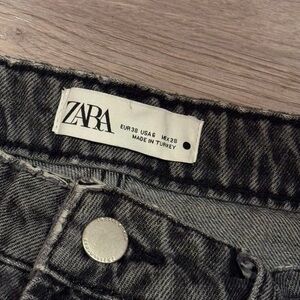 Zara Mid rise Black Jean shorts
